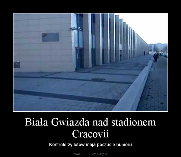 Biała Gwiazda nad stadionem Cracovii – Kontrolerzy lotów maja poczucie humoru 