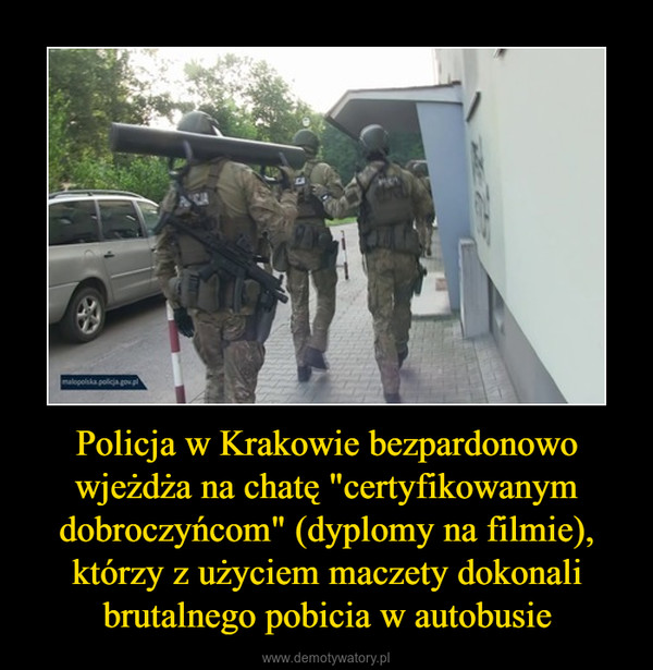 Policja w Krakowie bezpardonowo wjeżdża na chatę "certyfikowanym dobroczyńcom" (dyplomy na filmie), którzy z użyciem maczety dokonali brutalnego pobicia w autobusie –  