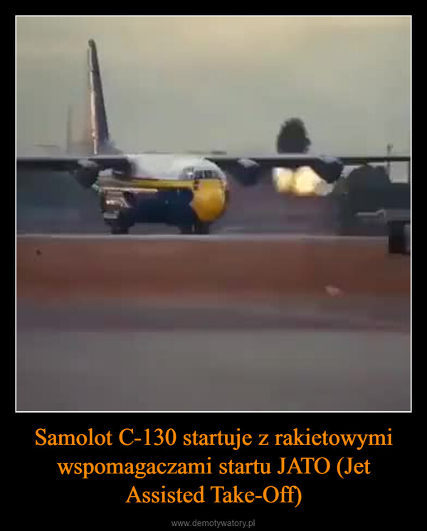 Samolot C-130 startuje z rakietowymi wspomagaczami startu JATO (Jet Assisted Take-Off) –  