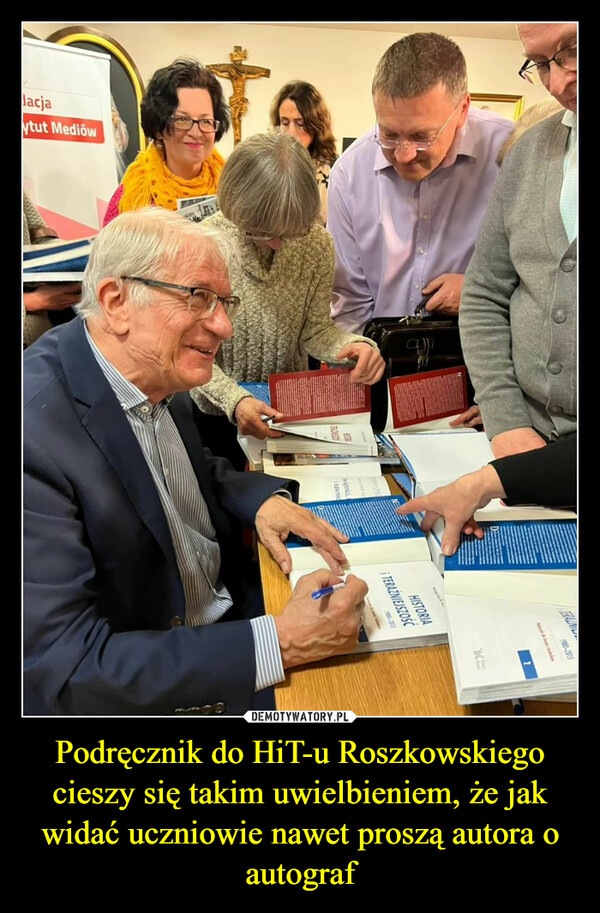 Podręcznik do HiT-u Roszkowskiego cieszy się takim uwielbieniem, że jak widać uczniowie nawet proszą autora o autograf